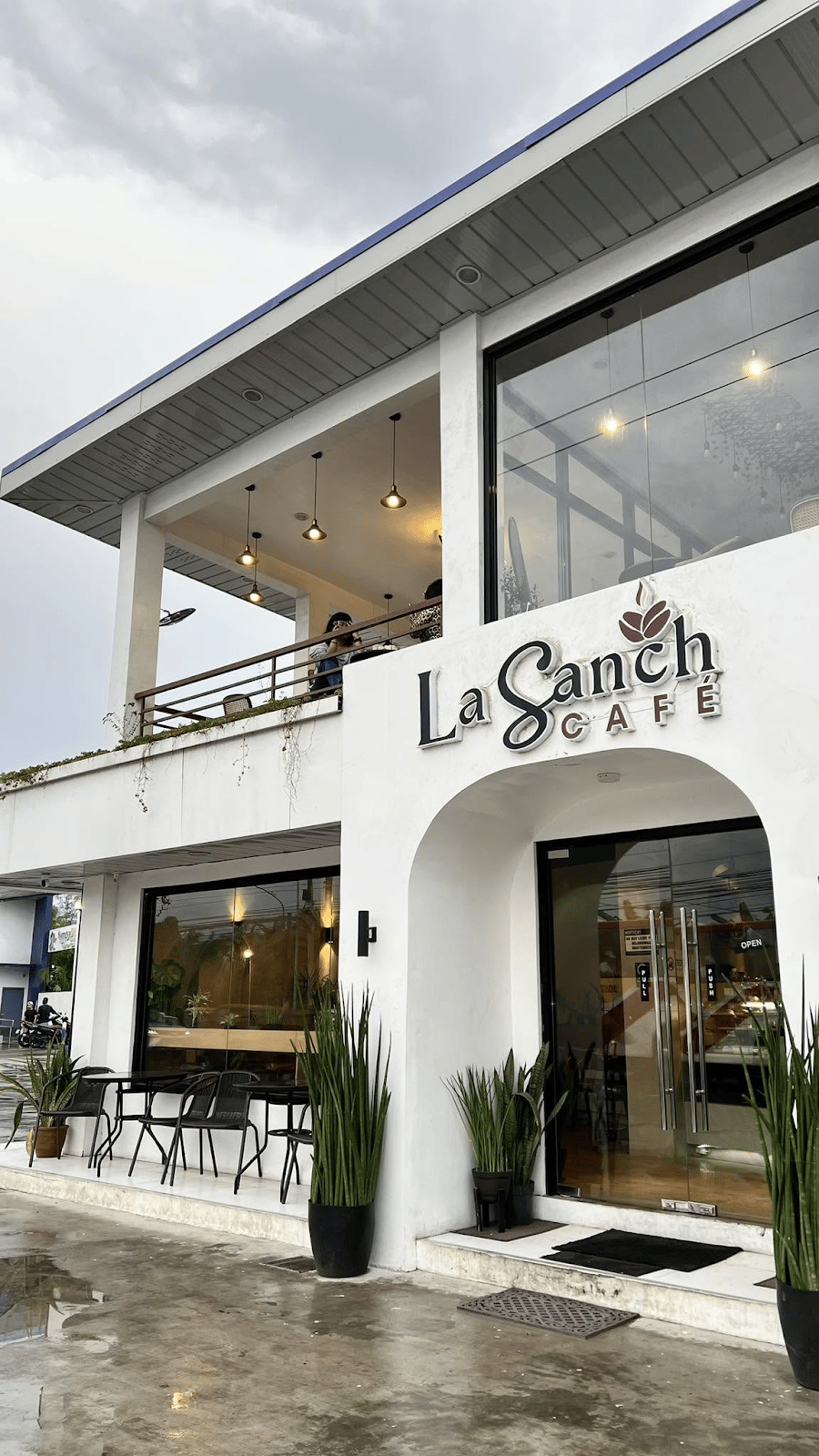 La Sanch Café exterior with arched entrance